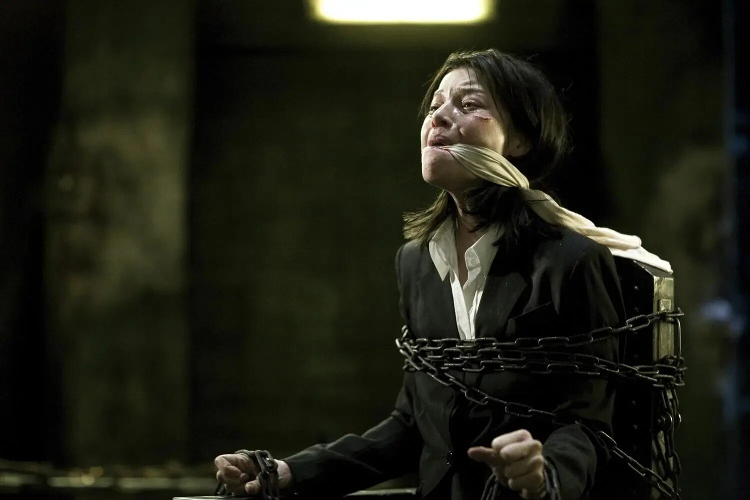 Два связанных. Хостел 2 / Hostel: Part II (2007, ужасы). Лорен Джерман хостел 2 фильм. Лорен Джерман хостел 2 пытки. Лорен Джерман Hostel.