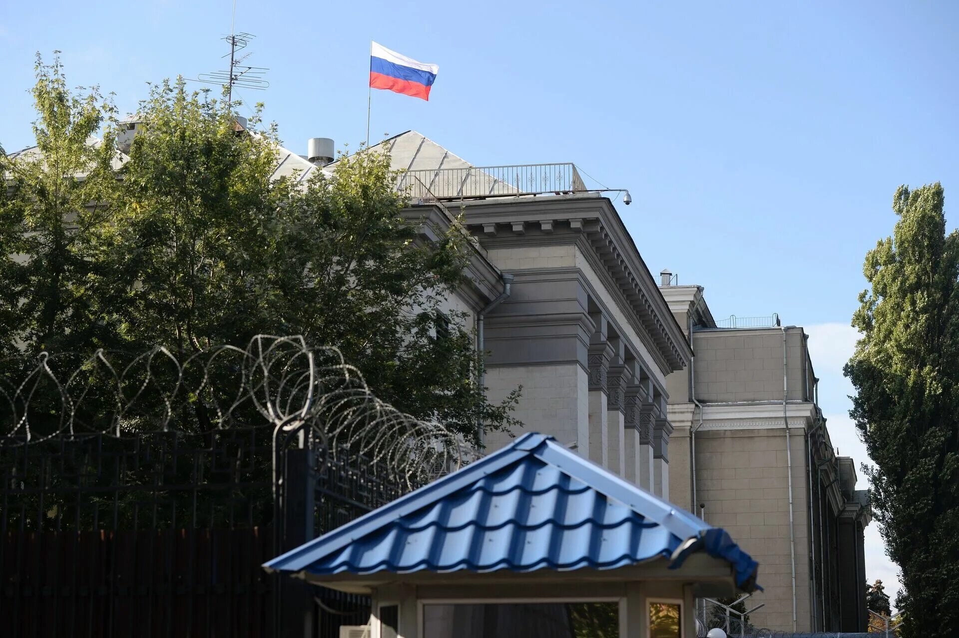 Консульство индонезии. Посольство никарагуа в москве. посольство рф в индонезии. посольство россии в гайане. здание посольства рф в киеве.