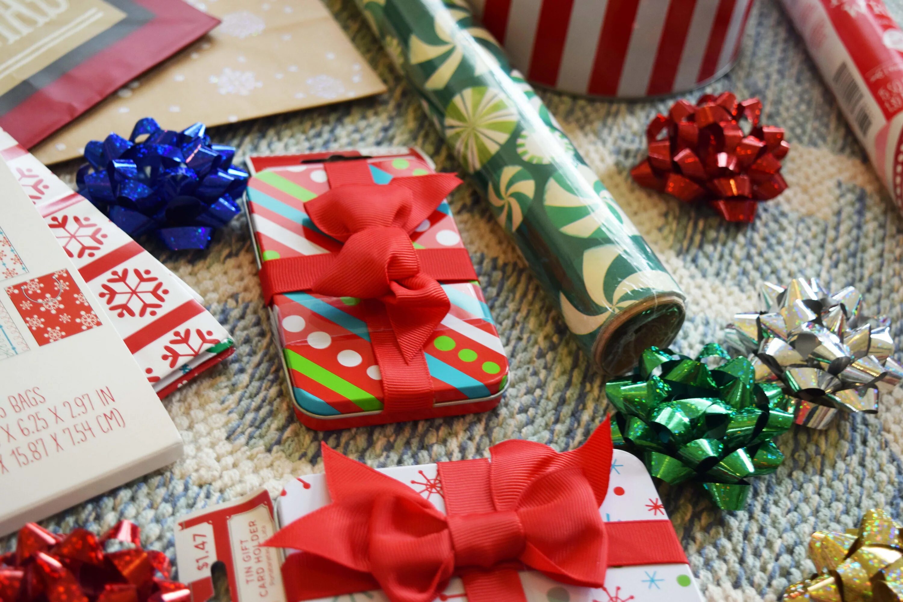 Wrapping wrapped. Gift wrap. gift wrapping. wrapping gifts. xmas gift wrap.