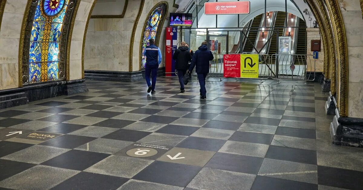 Вестибюль вокзала. Вестибюль метро пушкинская спб. Вестибюль вокзала. Станция курская кольцевой линии. Вестибюль станции метро технологический институт.