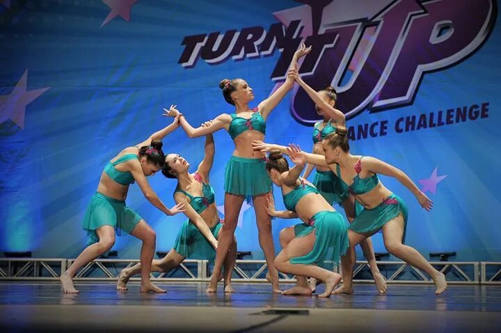 Флешмоб с едой. Dance challenge. Dance challenge. Джампинг надпись. Dance challenge.