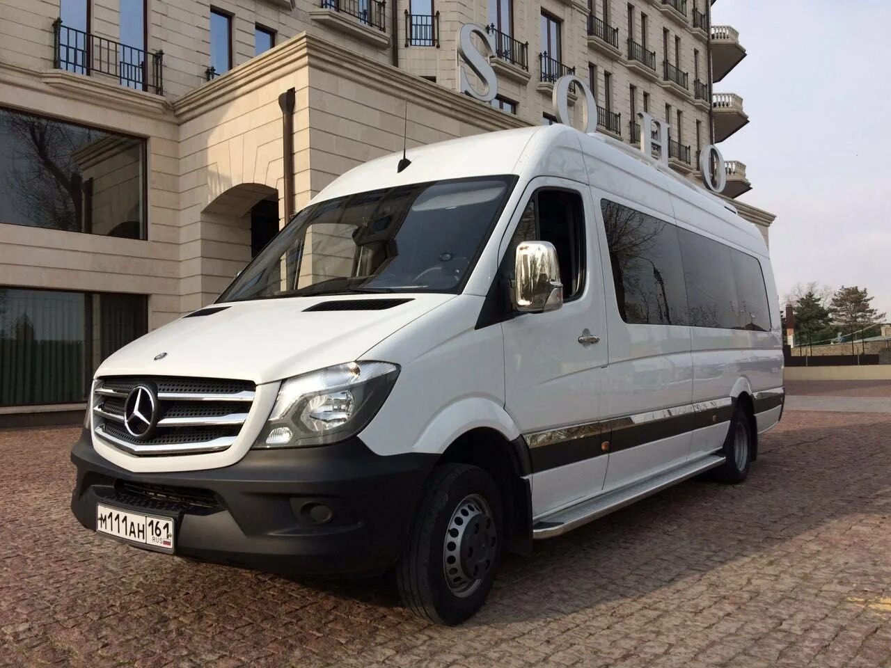 Микроавтобус на 20 мест. Mercedes Benz Sprinter 20. Mercedes-Benz Sprinter 20 мест. Мерседес Бенц Спринтер 20 мест. Микроавтобус Мерседес Спринтер 20 мест.