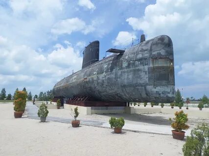 Подлодка на кубе