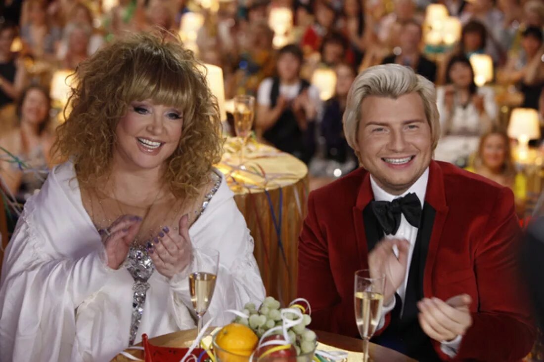 пугачева на голубых огоньках 2021. российский шоу бизнес. звезды шоубиза. звезды российского шоу. звёзды шоу бизнеса в россии.