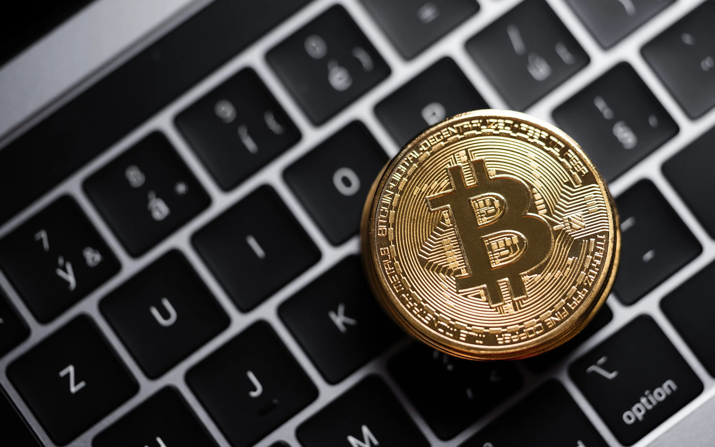 Электронные деньги биткоин. Биткоин. биткойн монета. клавиатура биткоин. bitcoin картинка.