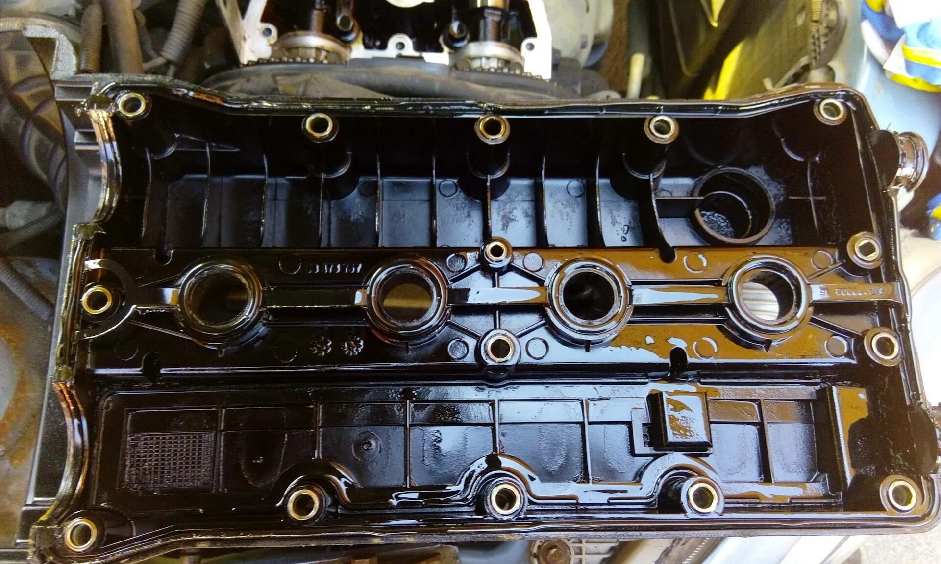 Прокладки клапанной крышки 1azfse. М50б20 прокладка клапанная. Герметик на клапанной крышке hyundai. Протяжка клапанной крышки hyundai solaris 1. Прокладка клапанной крышки форд мондео.