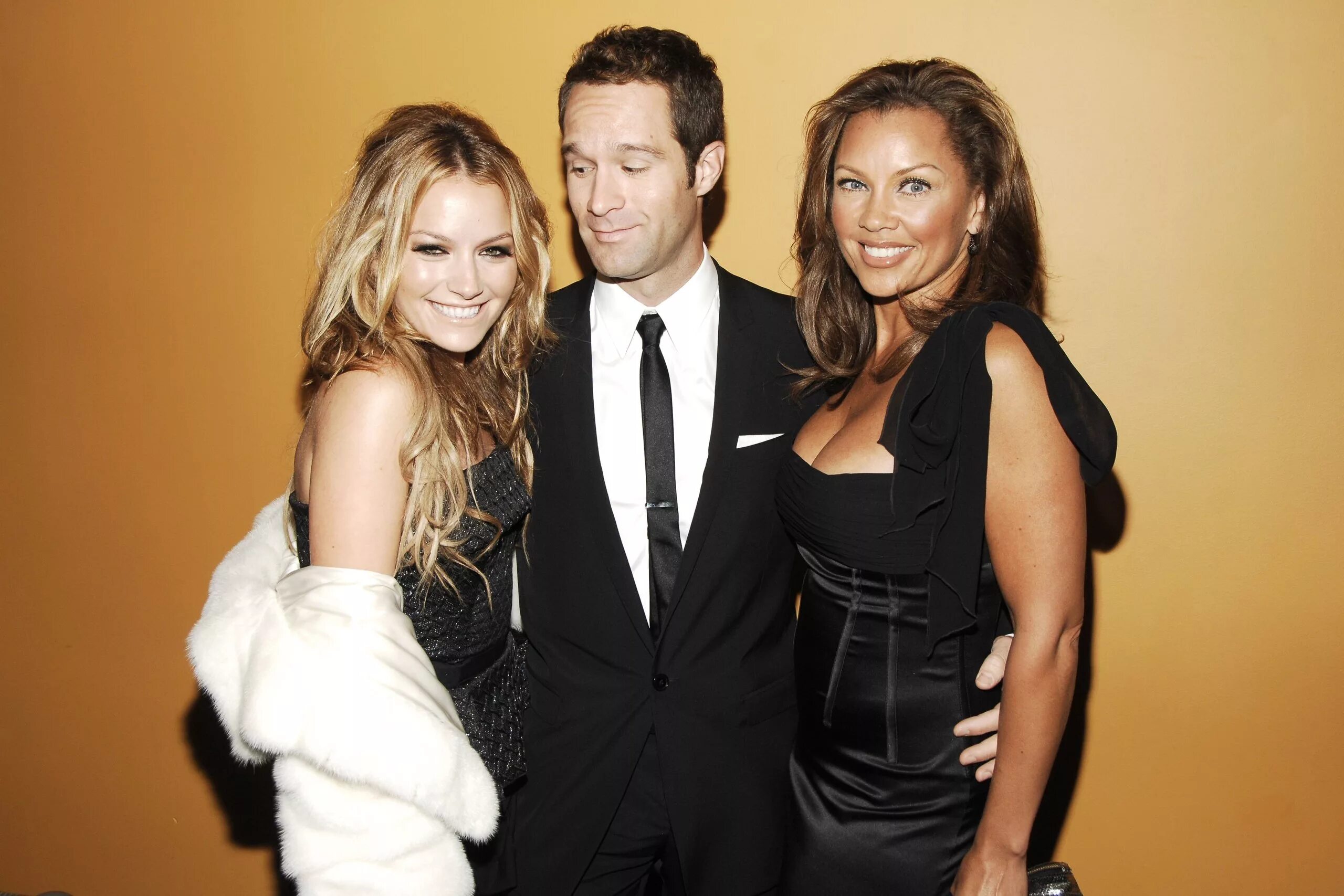 уильямс, крис (режиссёр). Will attend. Will attend. James cleverly. мишель уильямс и том харди.