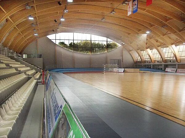 Легкоатлетический манеж (гбу «спортивная школа №82» москомспорта). Спортивный комплекс подмосковье в щелково. Футбольно-легкоатлетический манеж в подмосковном щелково. Краснознаменская, 24). Универсальный спортивный комплекс подмосковье щелково.