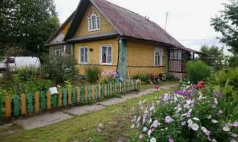 Дома шимск новгородская область. Деревня медведь новгородская область. Деревня большое веретье. Дом зарядова деревня ильмень. Дома шимск новгородская область.