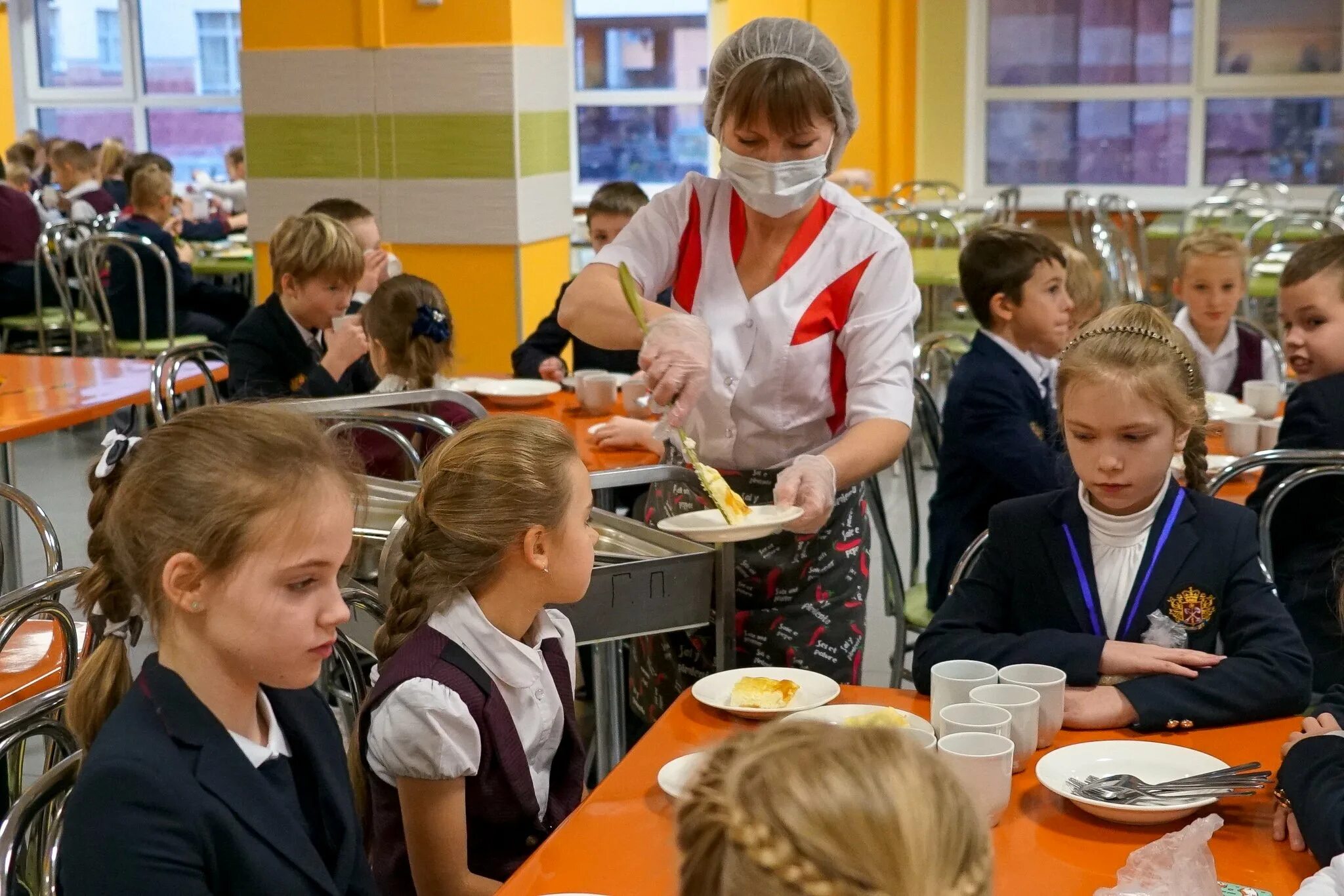 School spb. Еда в школе. Школьное питание. Обед школьника в России. Еда в российских школах.