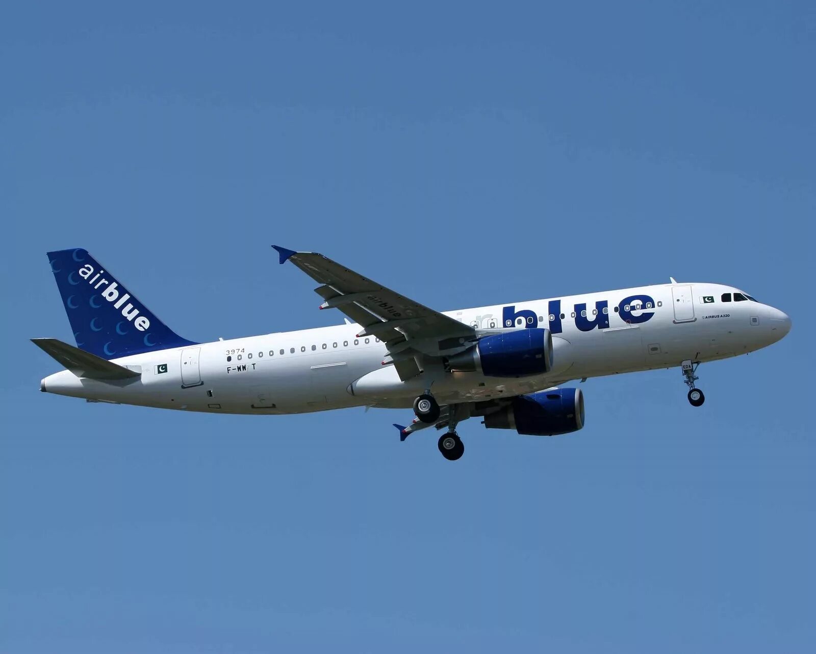 P c air. Airblue. airbus a318 british airways. blue plane. air blue flieger.