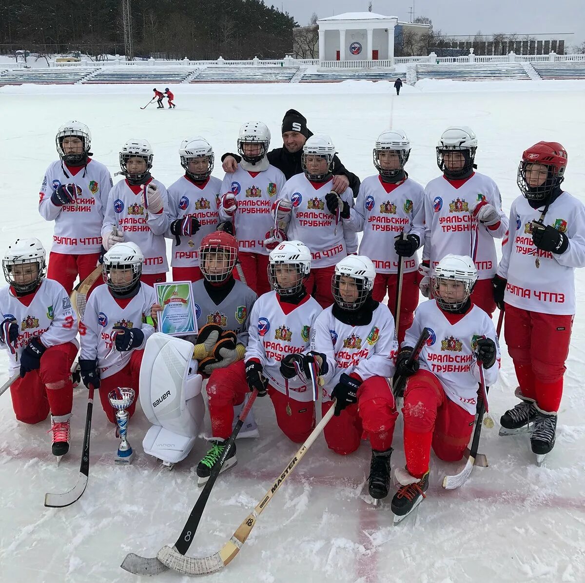 Трубников хоккей. Гостевая уральского трубника. Первоуральский трубник хоккей с мячом. Хоккей с мячом уральский трубник первоуральск. Трубников хоккей.