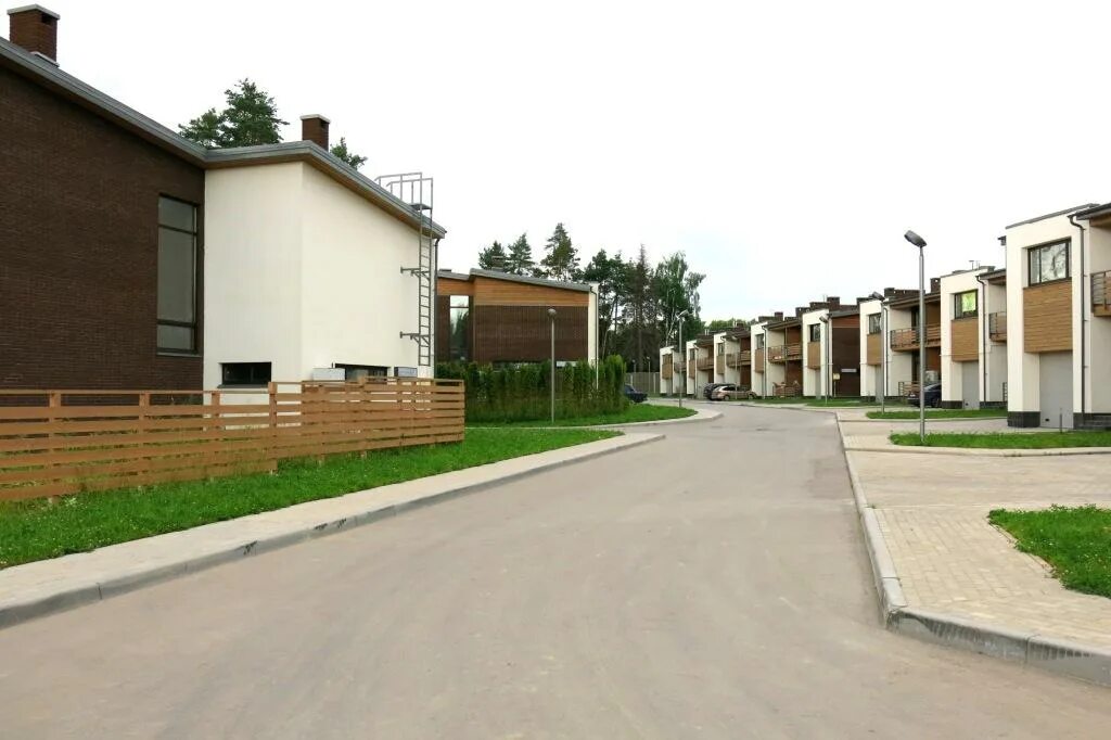 Участки в закрытом поселке. Участки в закрытом поселке. Деревня шолохово московская область. Речная долина кп татарстан. Поселок каменка в тинао.