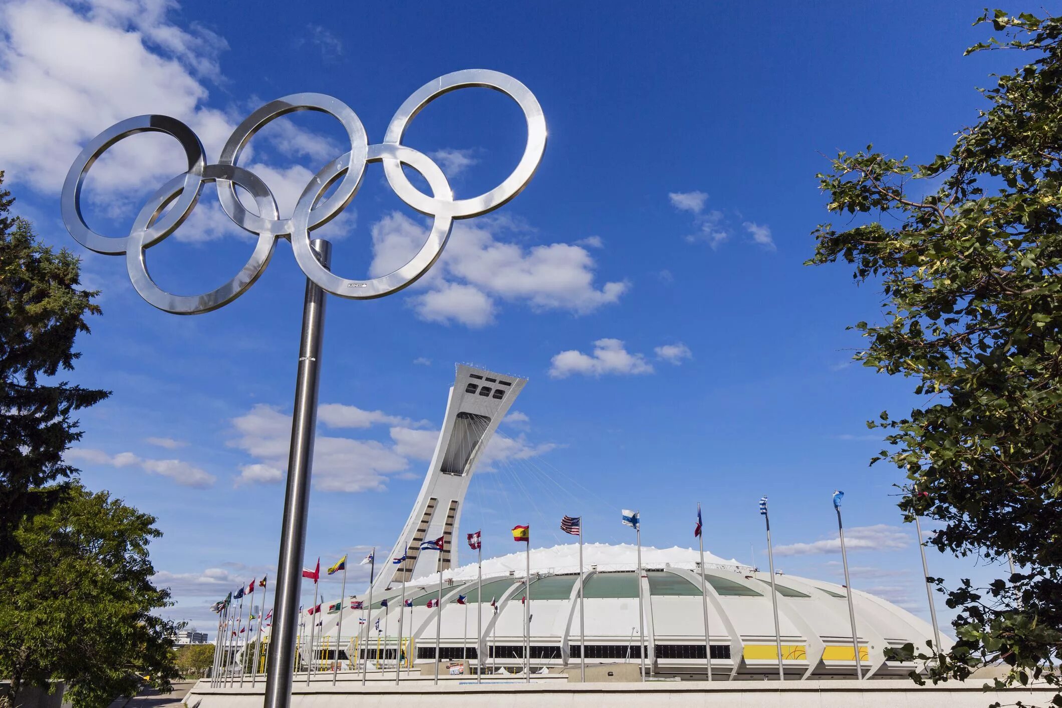 В каком году состоялись 22 летние олимпийские. Олимпийский стадион в Монреале. Олимпийские игры в Монреале 1976. Олимпийский парк Монреаль.