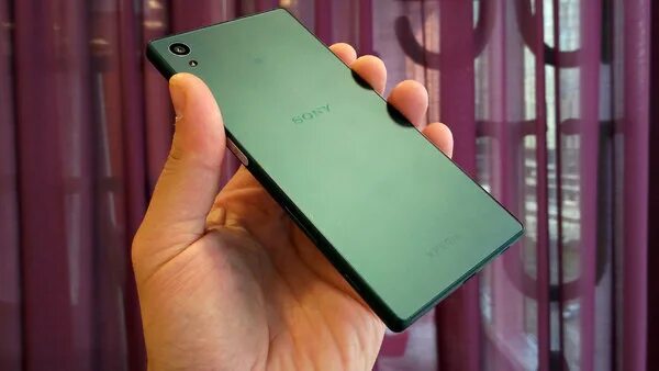Z 5 n 11. Сони иксперия z5 зеленый. Sony Xperia z5 изумрудный. Sony Xperia z3 зелёный цвет. Sony Xperia z 5 dokomo.