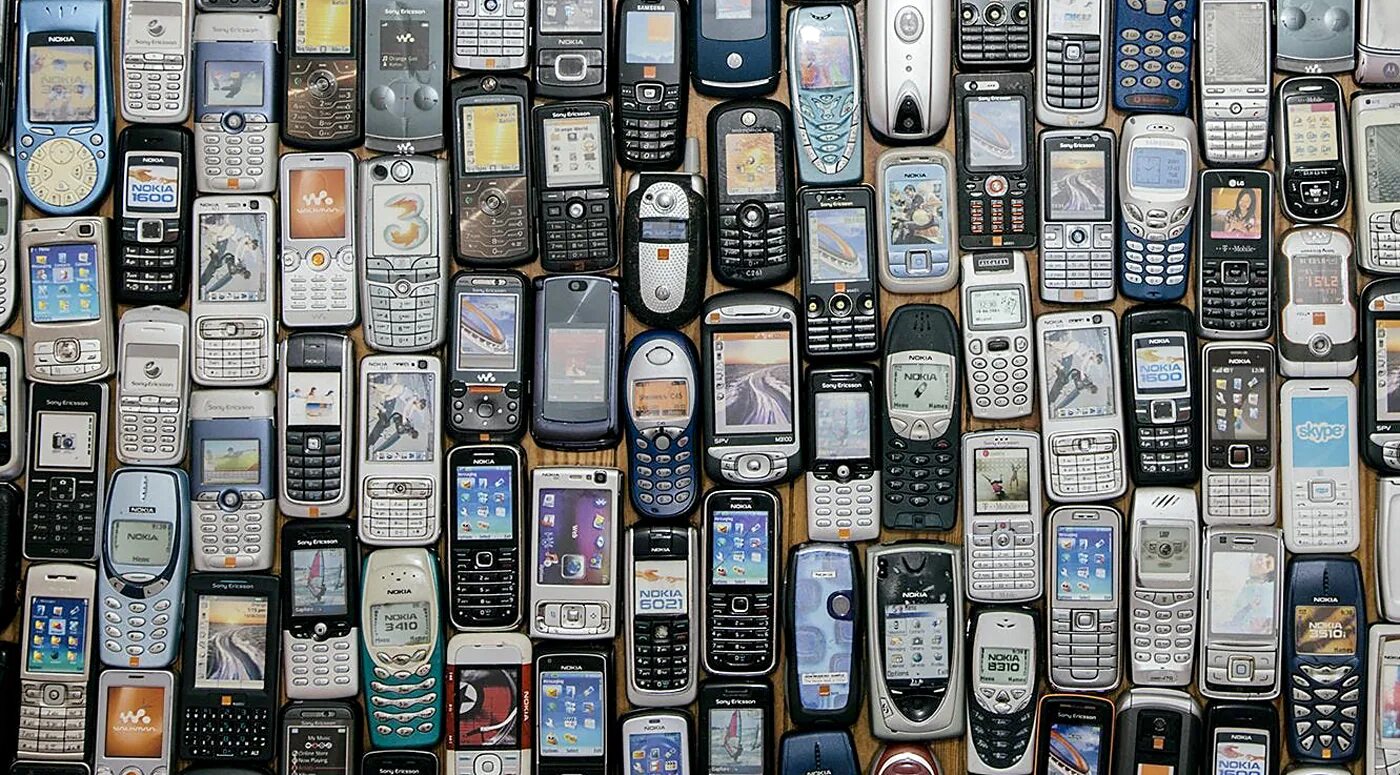 Смартфоны 2000 годов. Олдскульный сотовый телефон. Сотовые телефоны 2000-х годов. Производители гаджетов.