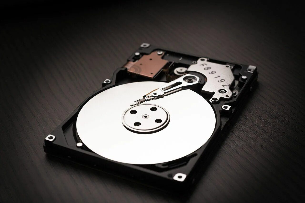 Жесткий диск. Винчестер HDD. Современные жесткие диски. Игровой жесткий диск.