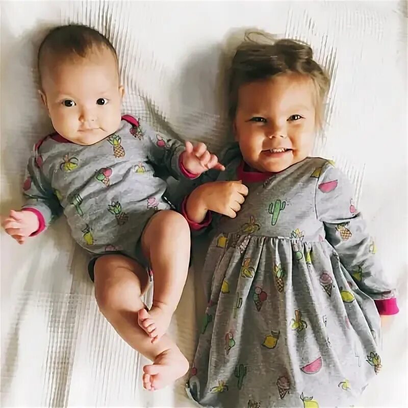 Погодки. Погодка ребенок это. Погодки мальчик и девочка. Прогулка с погодками. Малыши погодки.