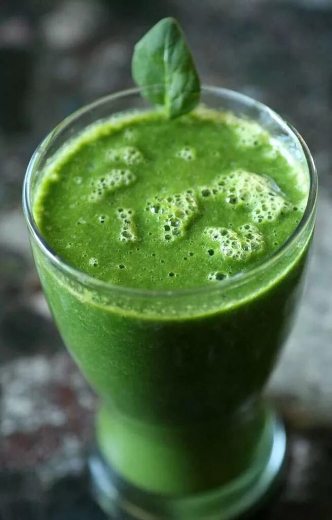 Напитки смузи Smoothie Green. Чиа в шпинате. Зеленый коктейль. Напиток из шпината. Груша сельдерей