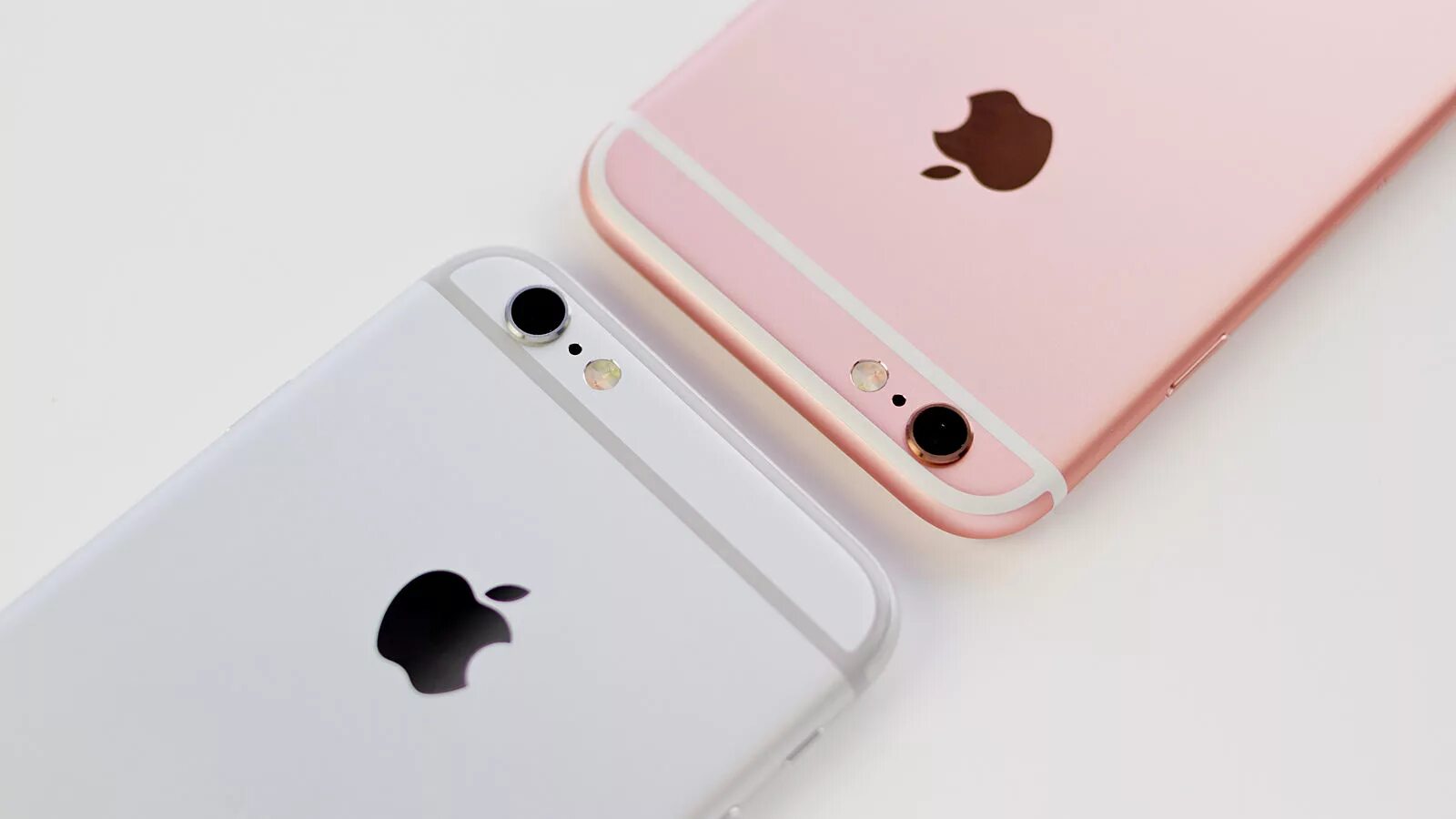 Iphone 6s год. Iphone 6s 2018. iphone 13 mini и 6s. айфон 6s и айфон 13 мини. iphone 6s вес.