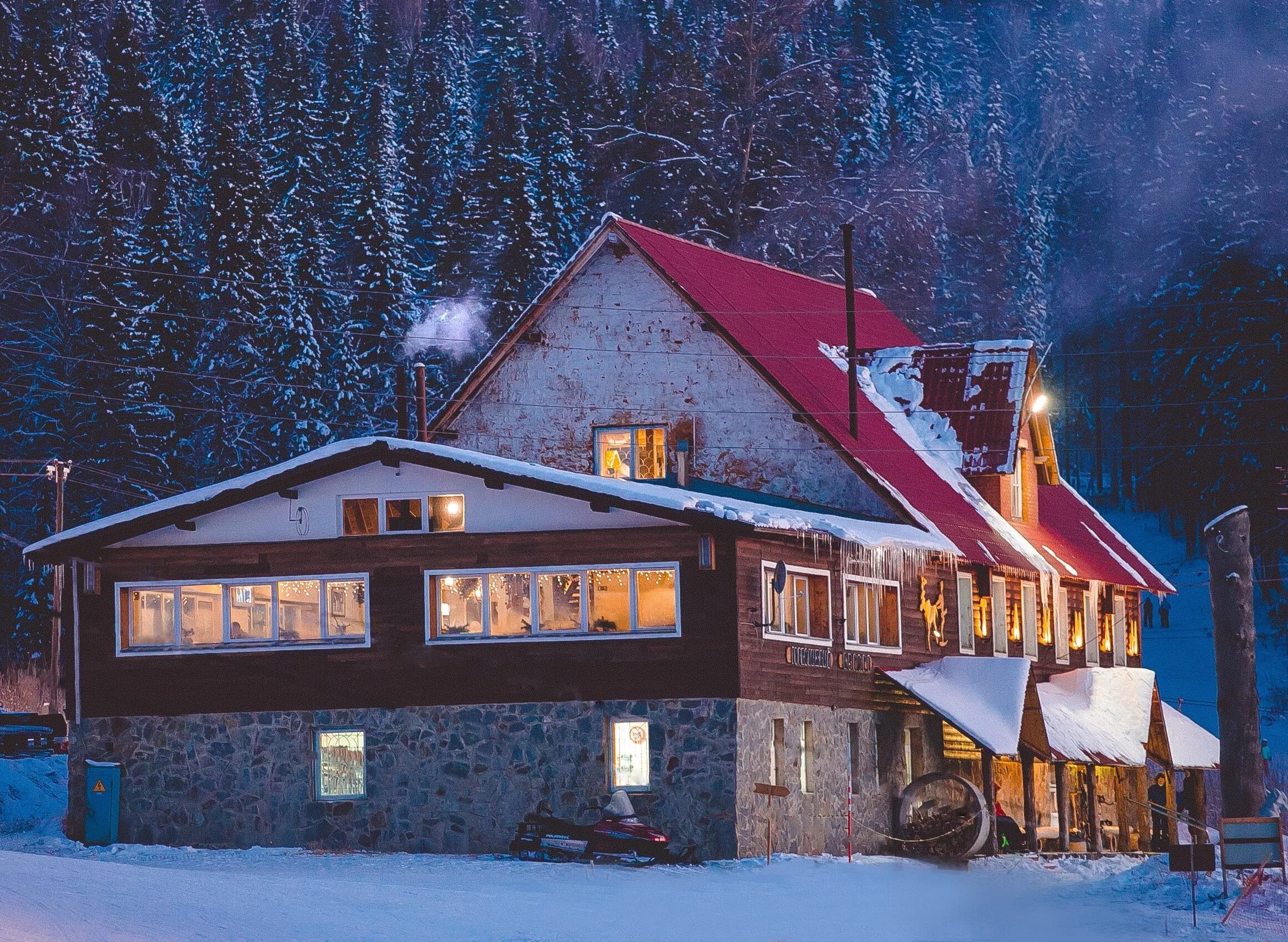улица мира 4 чусовой. гостиница в г чусовой пермский край. чусовой горнолыжный курорт такман. ул. этнографический парк реки чусовой музей.