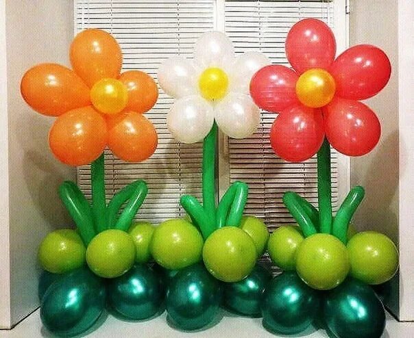 Цветы из воздушных шаров. Цветы из шаров на подставке. Напольные композиции из воздушных шаров. Цветы из круглых шаров.