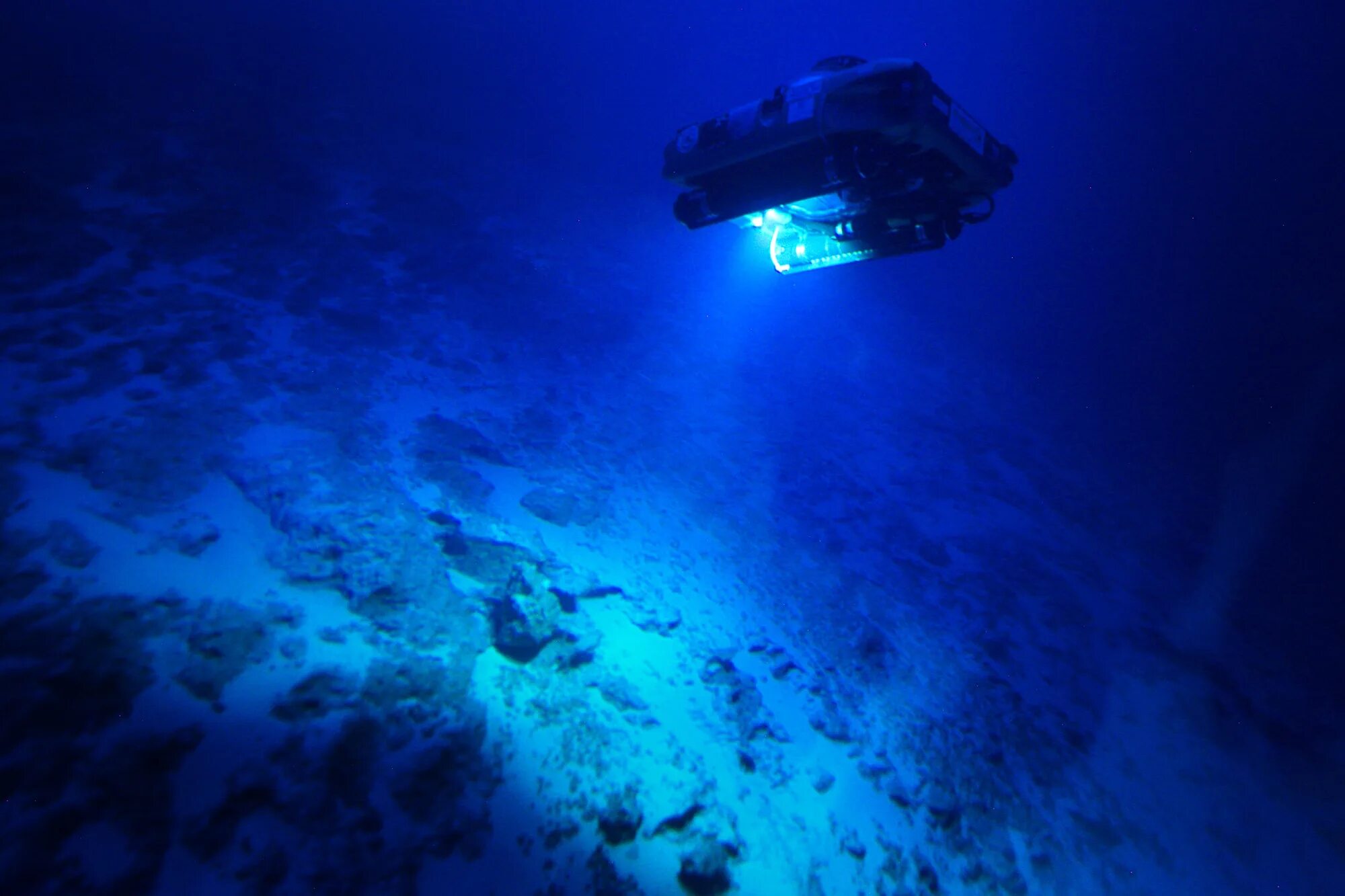 Исследование глубин океанов. Батискаф в Марианской впадине. Море глубина. Океаны. Глубина. Океанские глубины.