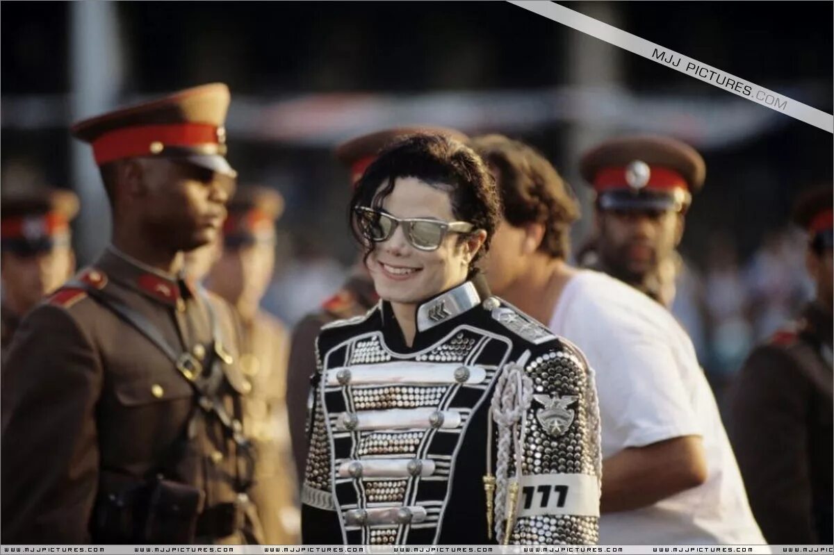 Michael jackson history обложка. майкл джексон хистори. майкл джексон хистори. майкл джексон хистори. Michael jackson 1995 history.