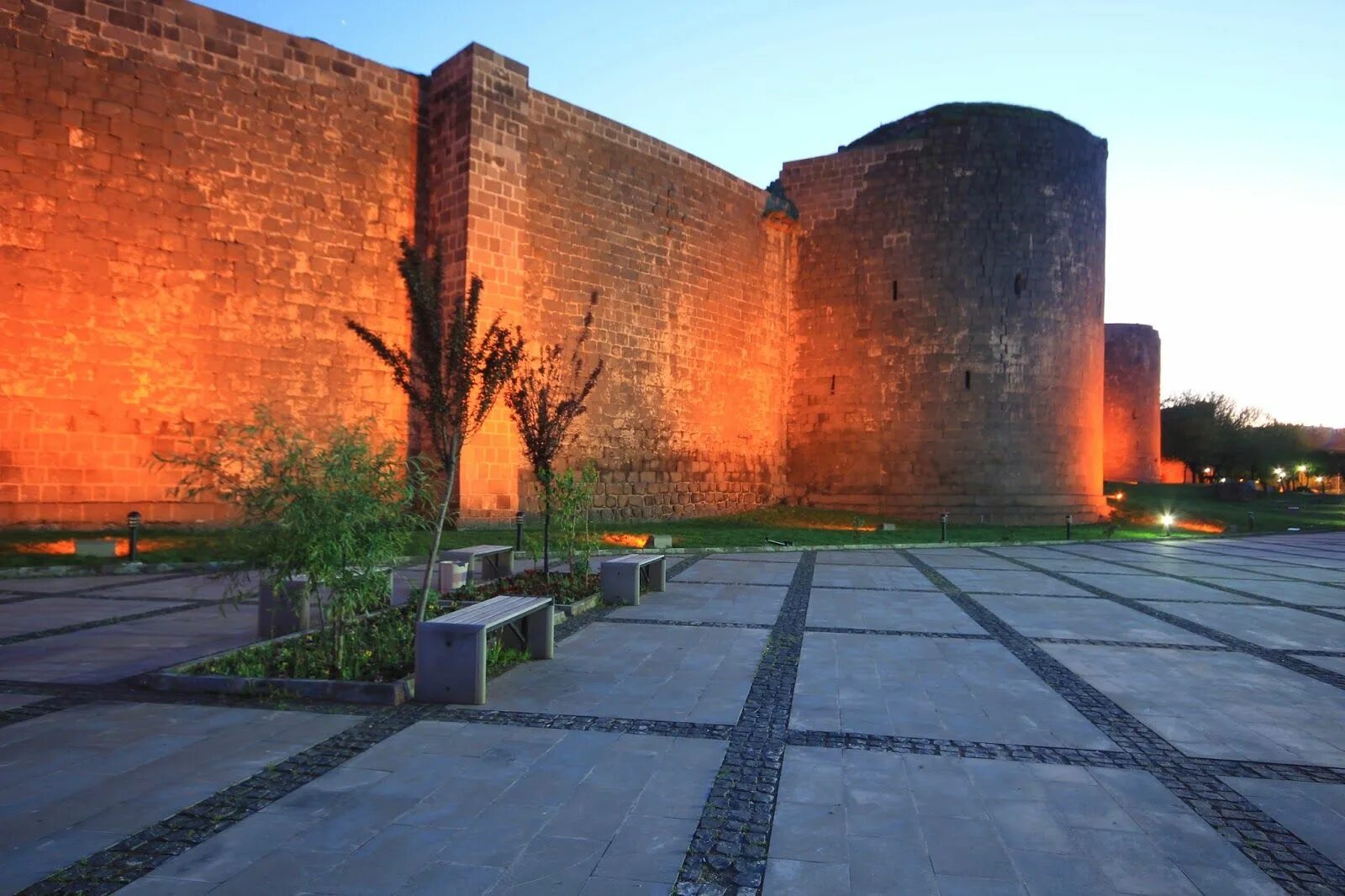 Sur. Диярбакыр турция фото города. Sur. Крепость диярбакыр и сады хевсель. Diyarbakir fortress диярбакыр.