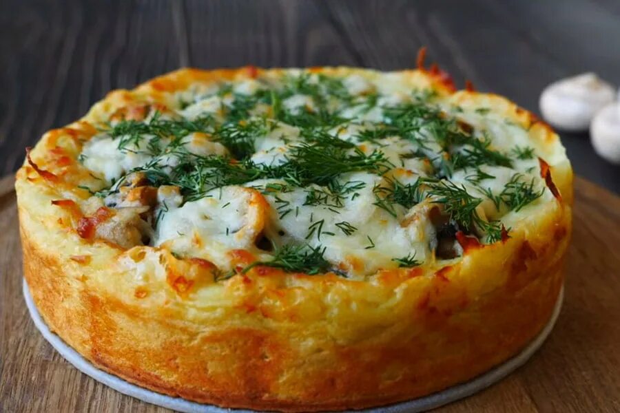 Рецепты из оставшегося картофельного пюре. Пирог из картофельного пюре. пирог с картофельным пюре в духовке. картофельный пирог с грибами. пирог из толченой картошки.