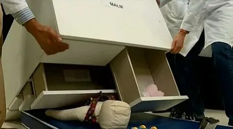 Упал шкаф видео