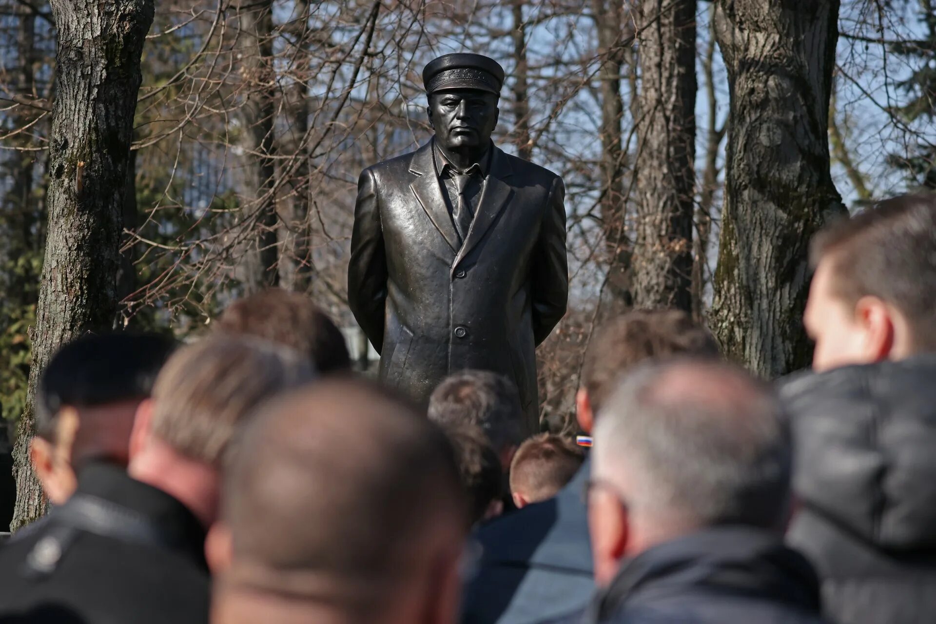 Памятник жириновскому на новодевичьем. Памятник Владимиру Жириновскому. Жириновский памятник на могиле. Памятник Владимиру Жириновскому на Новодевичьем кладбище.