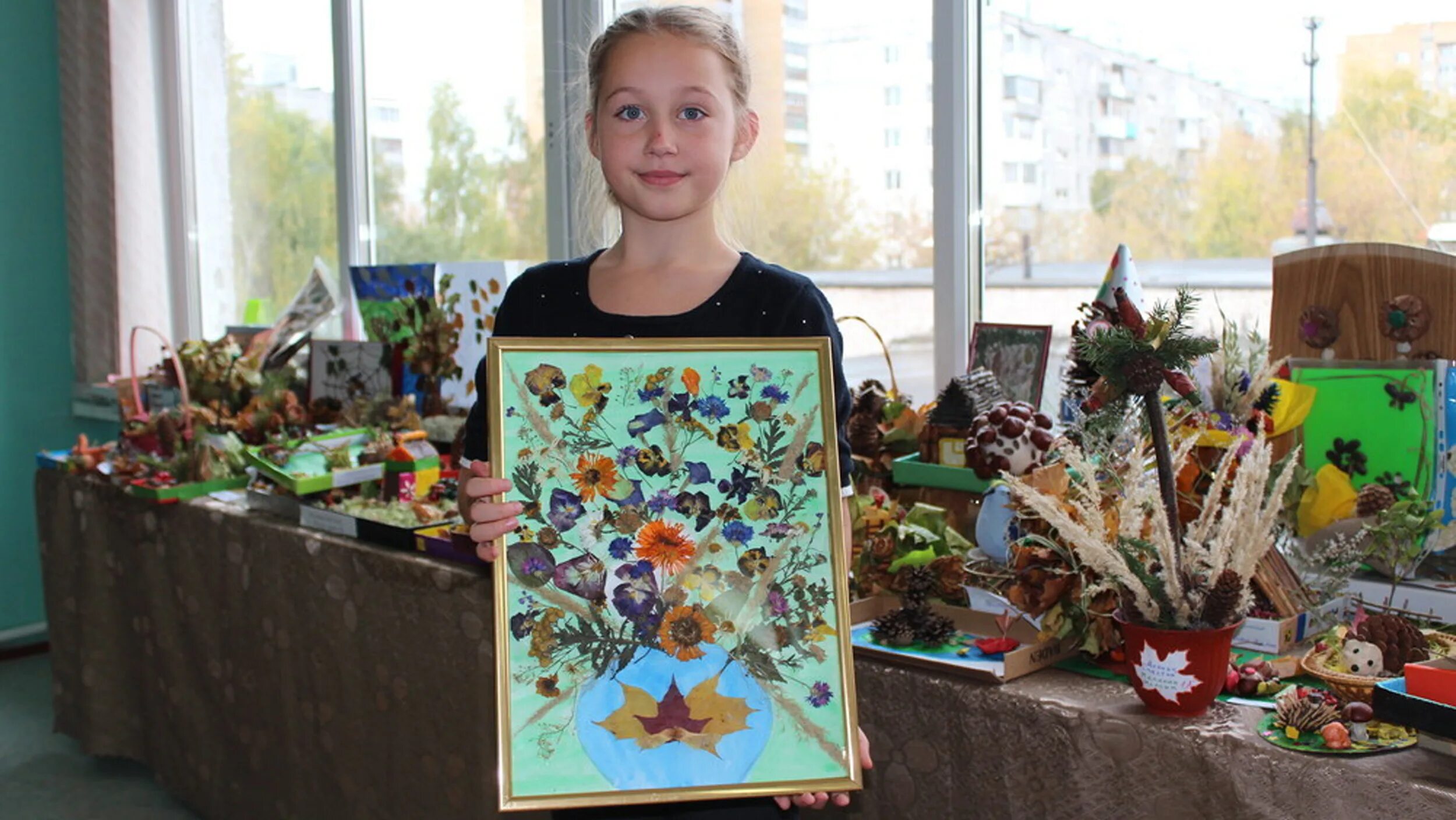 Региональный конкурс школа в школе. Поделки в школу. Поделка осенняя фантазия. Поделки в школу на конкурс. Творческие работы из природного материала.