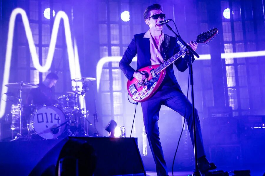Arctic monkeys live. Arctic monkeys. арктик манкис 2013. arctic monkeys концерт.