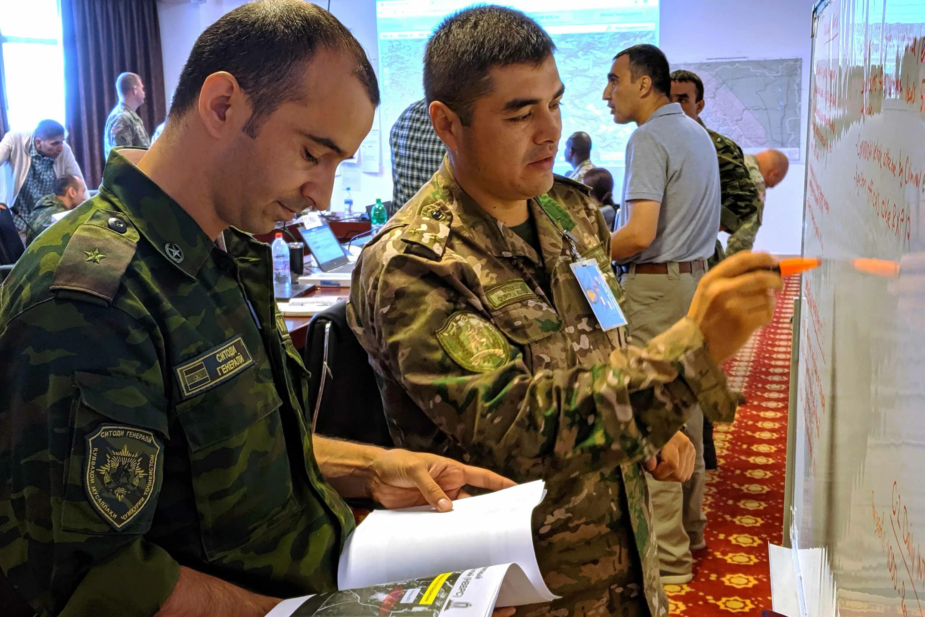 Войска Таджикистана. Форма армии Таджикистана. Военные Таджикистана. Солдаты Таджикистана.