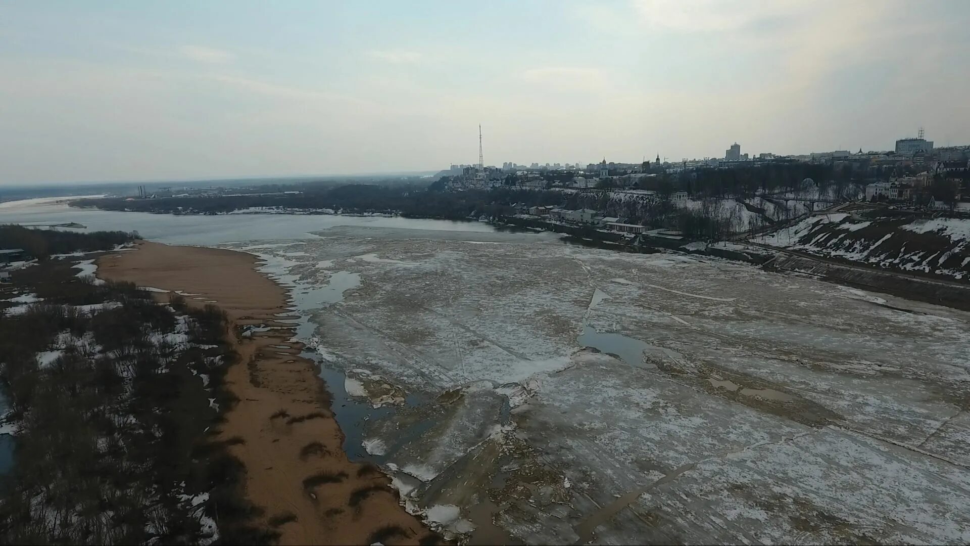 Прогноз на паводок в рязани 2024. Половодье на Вятке. Половодье Киров. Весенний лед опасен. Прибрежный и паводок весной.