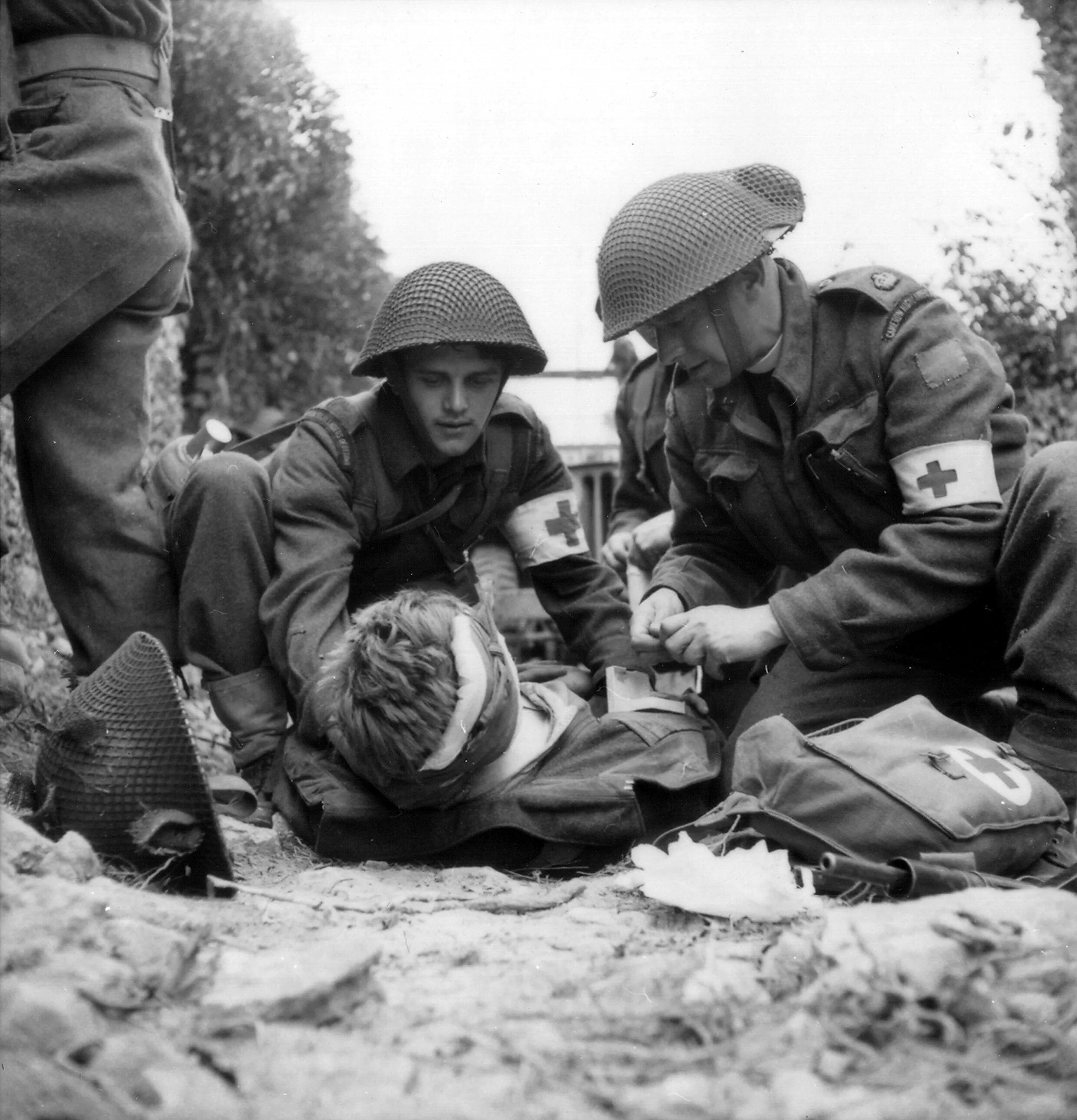 Интересные про войну. Раненый солдат во второй мировой войне. Раненые солдаты вторая мировая.