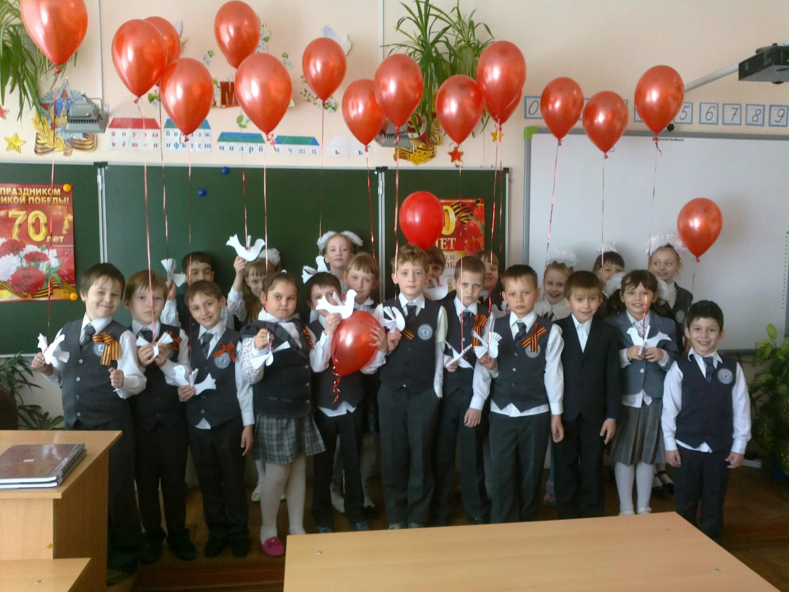 школа 1 класс. лист календаря. 8 мая 21 года. календарь май 21. 8 мая 21 года.