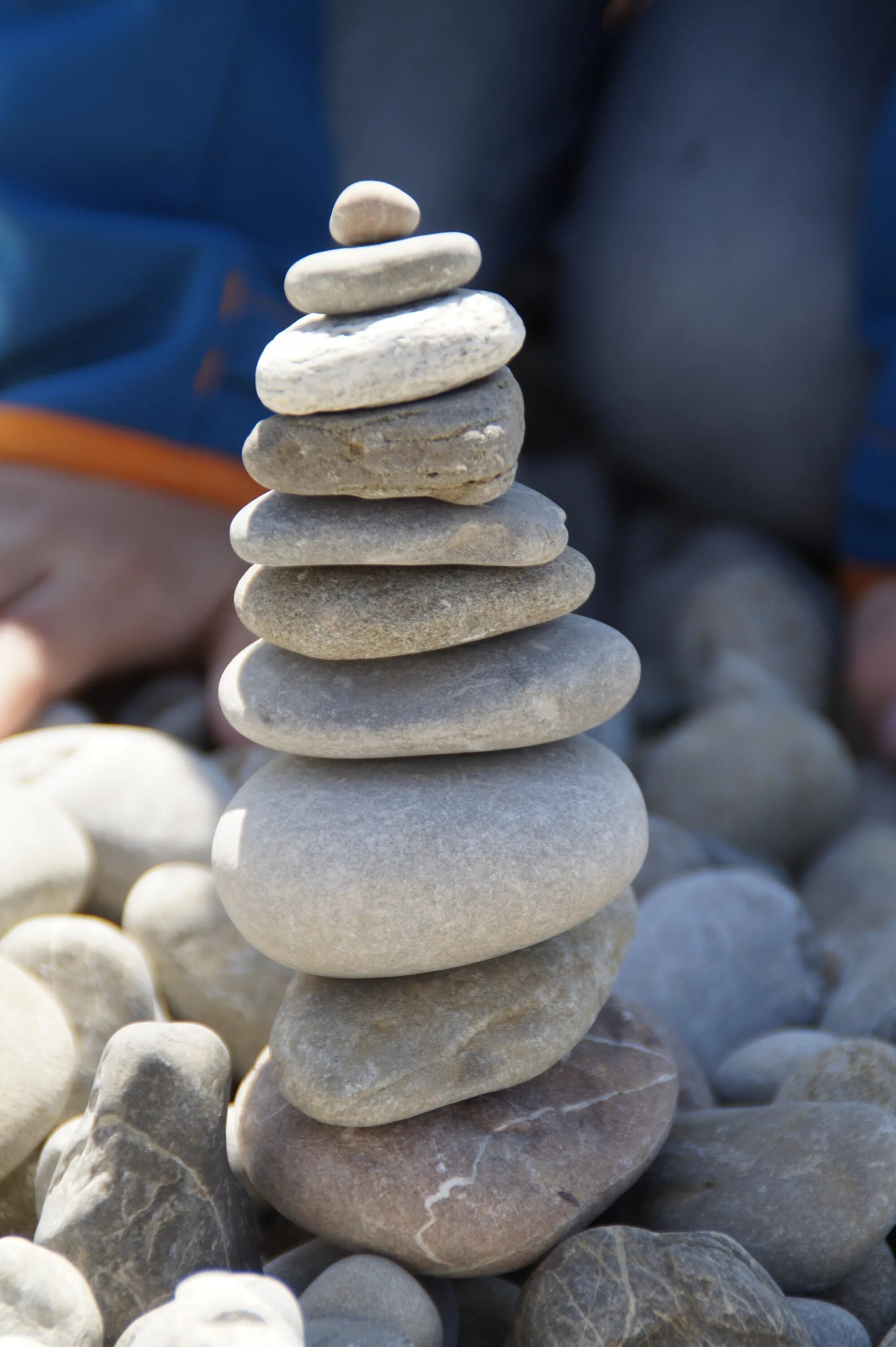 Friend stone. Пирамидка из камней. Пирамидка из гальки. Пирамида из камней. Башенка из камней.