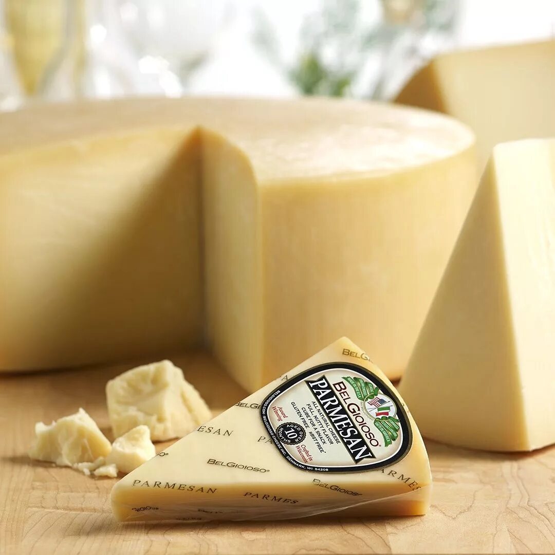 Сыры мира. Самый лучший сыр в мире. Сыр. Сырная тарелка с камамбером. Французский сыр рокфор.