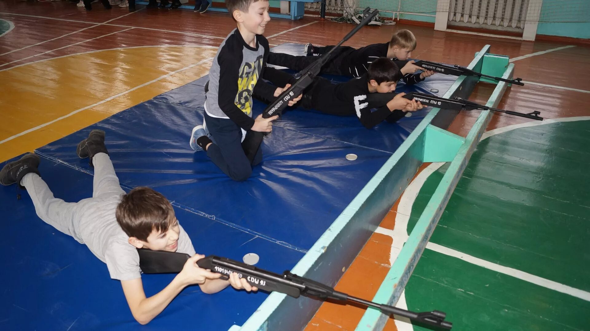 Выстрел в школе. Гимназия 175 казань теракт. Стрельба в казанской школе 11 мая. Выстрел в школе. Техас убийство в школе 2022.