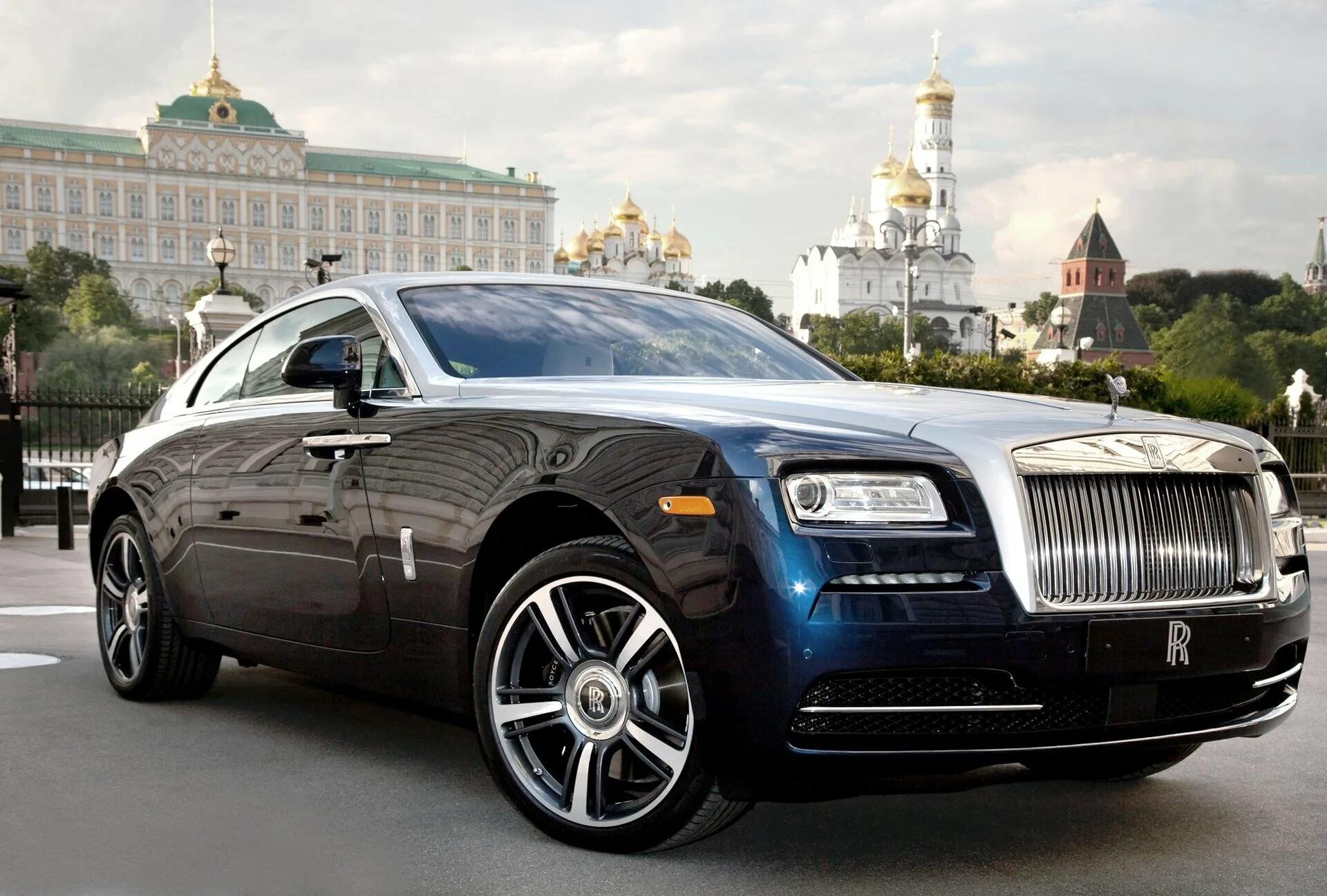 Bentley mulsanne limousine. Bentley flying spur w12 2021. Rolls royce phantom 7. Бентли континенталь gt красная. Машина роллс ройс.