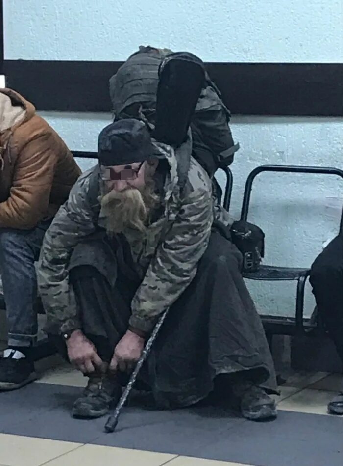 Бомж нападает. Бомжи на невском.