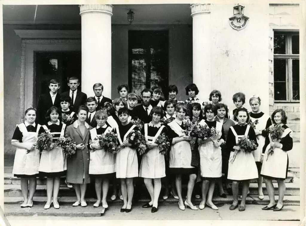 выпускники 1968 года фото. первый класс 1974 год. выпускники средней школы 1984 года. чиназского 1980. одноклассники 1968 г.