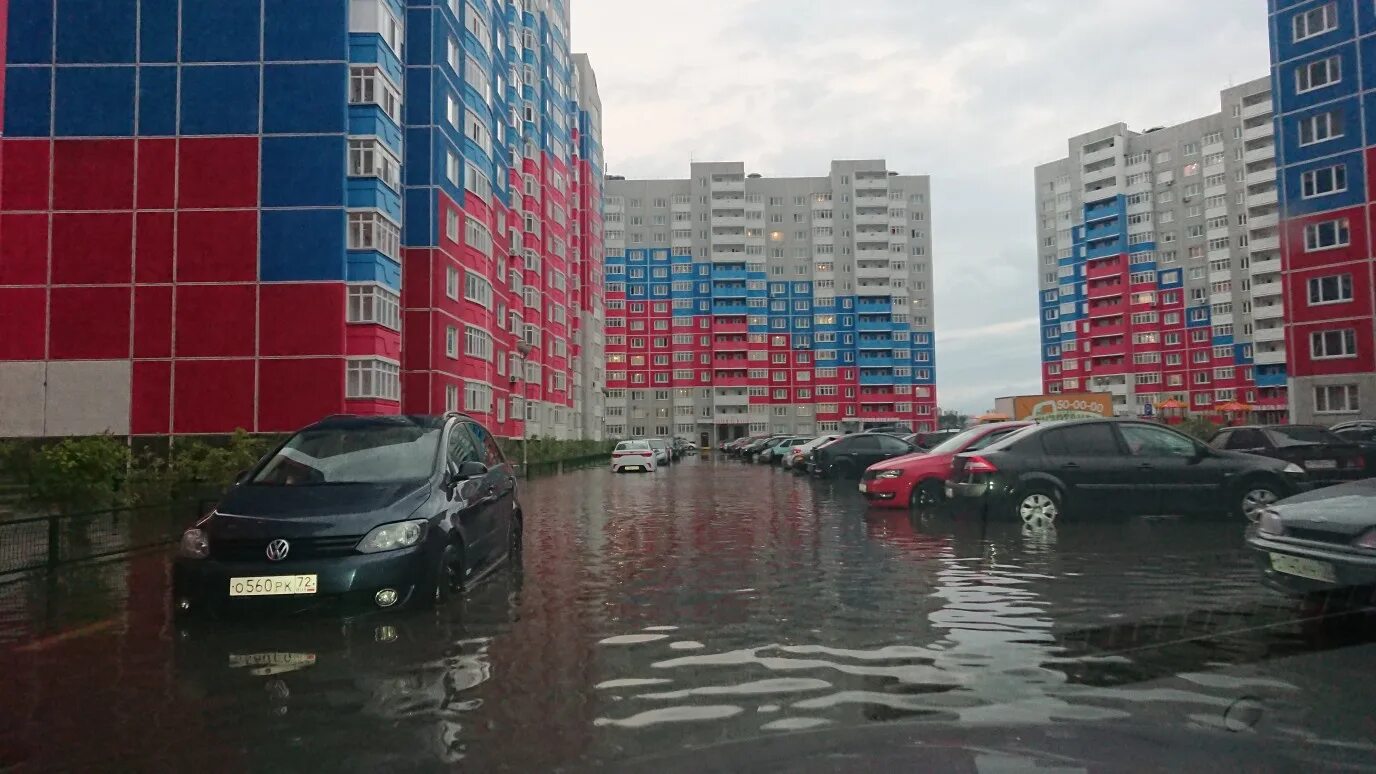 Тюмень топит. Плеханово Тюмень. Тюмень потоп. Тюмень затопило. Наводнение в Тюмени.