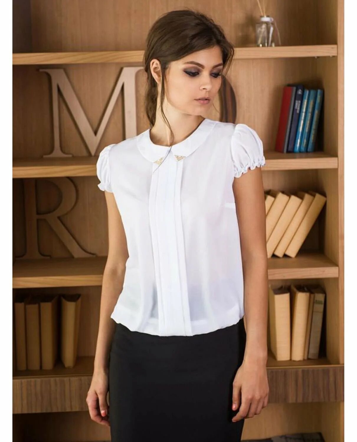 Офисная блузка купить. Блузка с коротким рукавом. Блузка женская с коротким рукавом. Белая блузка. Фасон блузок с коротким рукавом.