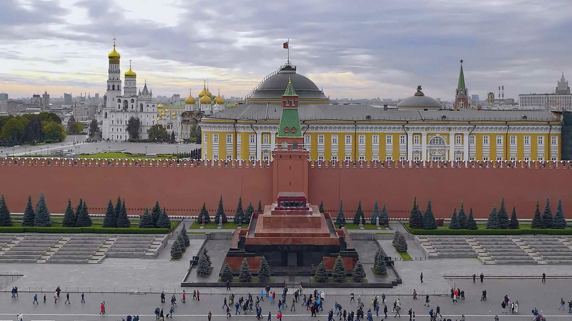 Ленин на красной площади в мавзолее. Московский Кремль мавзолей. Ленин в Кремле в мавзолее. Мавзолей на красной площади в Москве. 20 kremlin