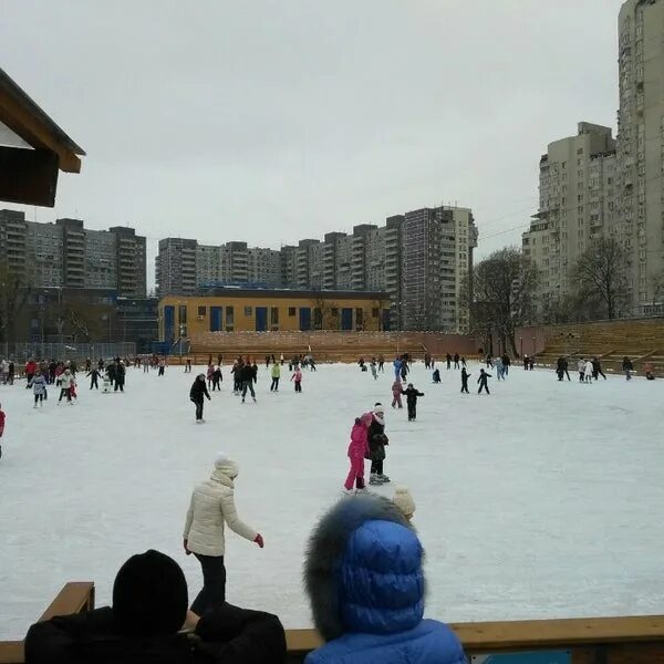 Таганский парк купить билет. Таганский парк каток. Сияние льда Таганский парк. Каток в Таганском парке. Сияние льда каток на Таганской.