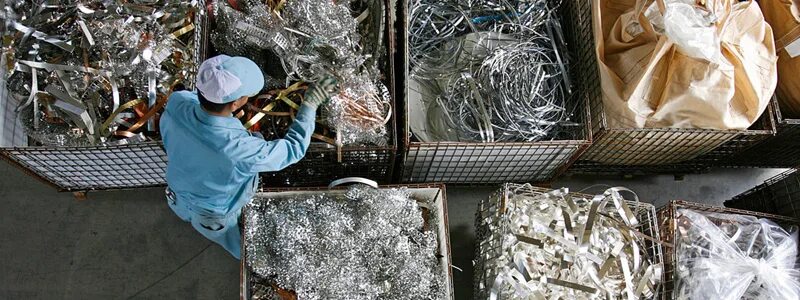 Металлолом. Сортировщик лома цветных металлов. Сортировка металлолома. Сортировщики металлолома. Сортировщик лома цветных металлов.