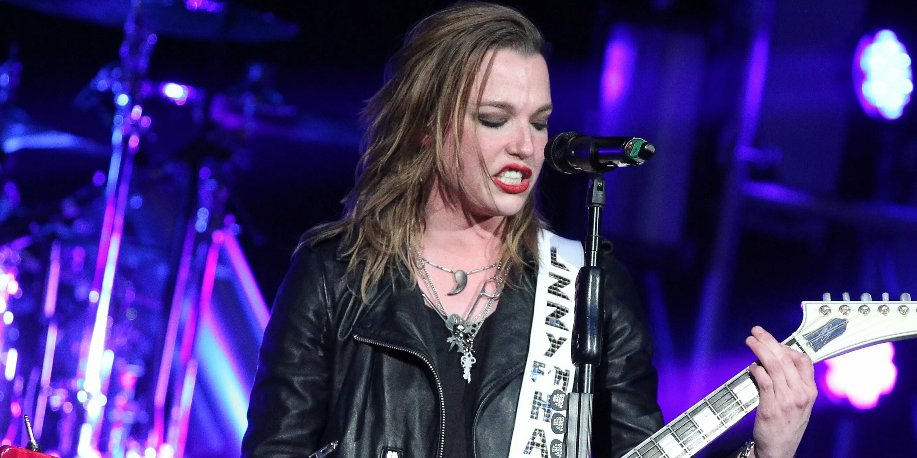 Лиззи Хейл. Elizabeth "Lzzy" Hale. Лиззи Хейл Halestorm. Elizabeth Mae «Lzzy» Hale.